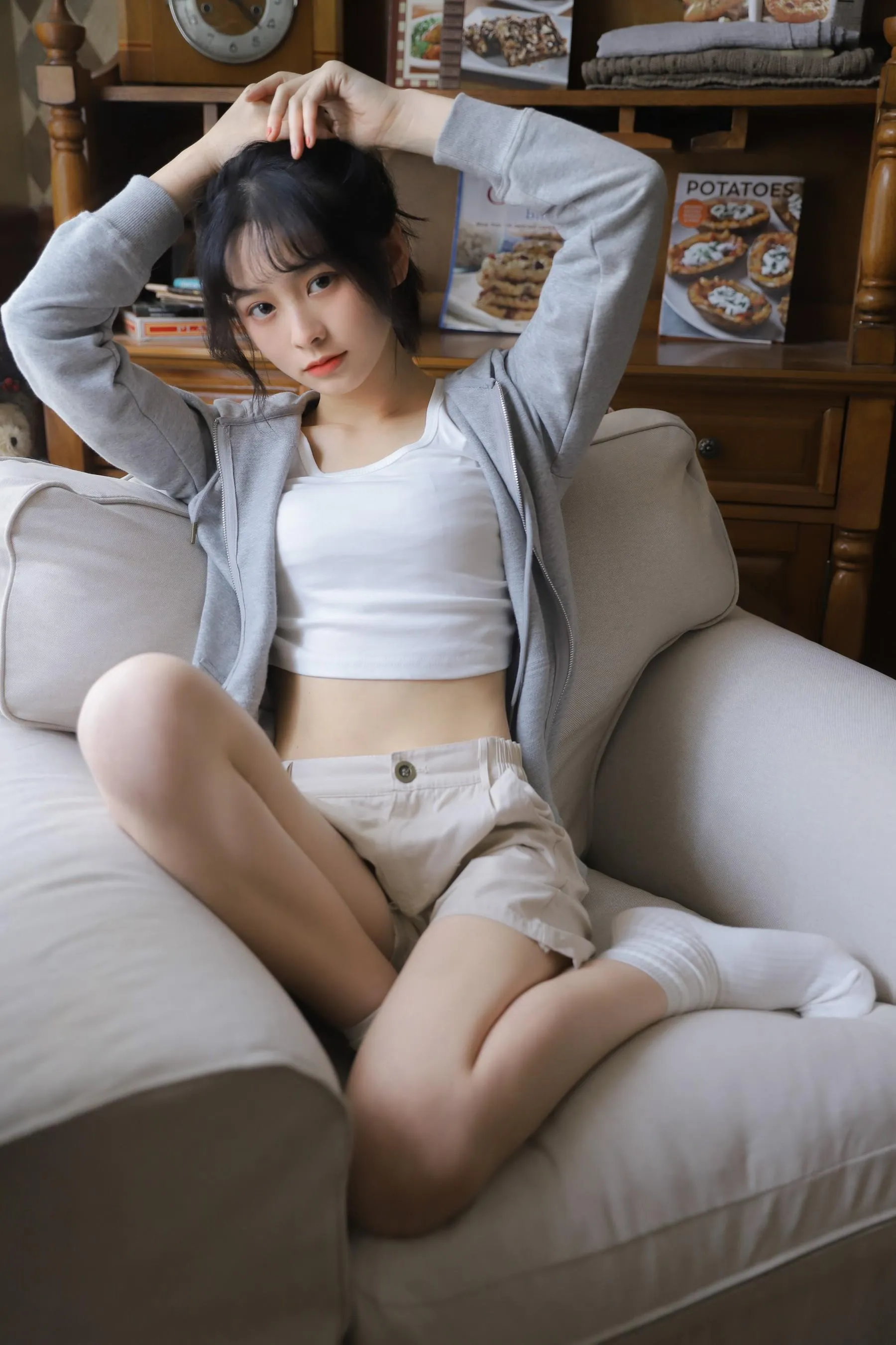 [YITUYU艺图语]2022.08.01 灰色轨迹 -春夏_ [23P]插图